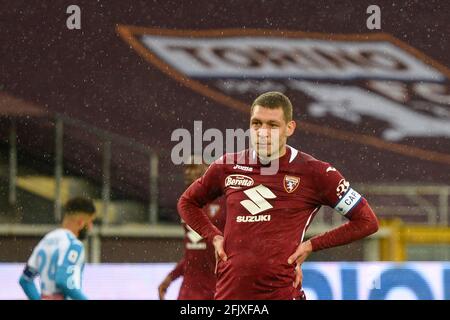 Turin, Italien. April 2021. Andrea Belotti vom FC Turin Enttäuschung während des Fußballspiels der Serie A zwischen dem FC Turin und dem SSC Napoli. Sportstadien in ganz Italien unterliegen aufgrund der Coronavirus-Pandemie weiterhin strengen Beschränkungen, da staatliche Gesetze zur sozialen Distanzierung Fans innerhalb von Veranstaltungsorten verbieten, was dazu führt, dass Spiele hinter verschlossenen Türen gespielt werden. (Foto von Alberto Gandolfo/Pacific Press) Quelle: Pacific Press Media Production Corp./Alamy Live News Stockfoto