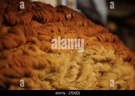 Dhaka, Bangladesch. April 2021. Vermicelli in einer Lagerfabrik in Old Dhaka gesehen.der Geschäftsführer von Bhai Bhai Food Products, Rayhan (Managing Director), sagte, dass alle Arbeiter während der Coronavirus-Pandemie die Regeln und Vorschriften befolgen. (Foto von MD Manik/SOPA Images/Sipa USA) Quelle: SIPA USA/Alamy Live News Stockfoto