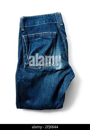 Blaue Jeans auf weißem Hintergrund. Blick von oben Stockfoto