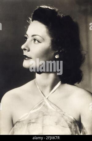 1942 ca., ITALIEN : die italienische Filmschauspielerin MARIA DENIS ( 1917 - 2004 ) - ATTRICE - KINO - profilo - Profil - TELEFONI BIANCHI - spalle - spalla - Schulter - Schultern ---- Archivio GBB Stockfoto