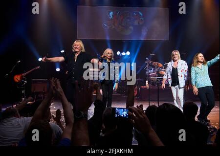 Ja, im Beacon Theater in NYC. Die Tour-Wiedergabeliste enthält das Yes Album (1971), Close To The Edge (1972) und Going for The One (1977). Stockfoto