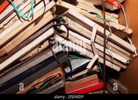 Filmrollen mit alten Platten . Archiv der Retro-Musik Stockfoto