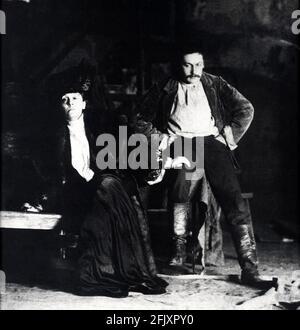 1910 ca., ITALIEN : die berühmteste italienische Schauspielerin ELEONORA DUSE ( 1858 - 1924 ) in L' ALBERGO DEI POVERI von Maksim Gor'kij . Fomous Liebhaber des Dichters GABRIELE D'ANNUNZIO - THEATER - TEATRO - DANNUNZIO - D' ANNUNZIO - divina - attrice teatrale - Hut - cappello - Fell - pelliccia - GORKY - GORKIJ ---- Archivio GBB Stockfoto