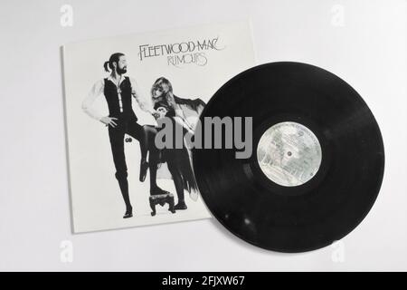 Folk-Rock-Sänger, Fleetwood Mac, Musikalbum auf Vinyl-Schallplatte. Gerüchte Mit Dem Titel. Warner Brothers Records. Stockfoto