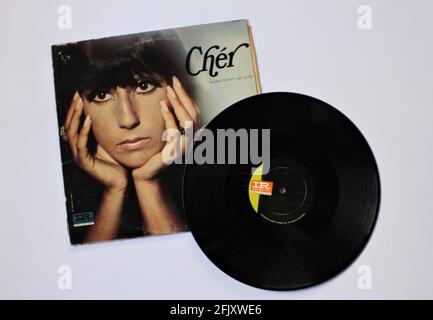 Pop- und Folk-Künstler, Cher-Musikalbum auf Vinyl-Schallplatte. Titel: Chér (Selbstbetitelt, Cher) Stockfoto