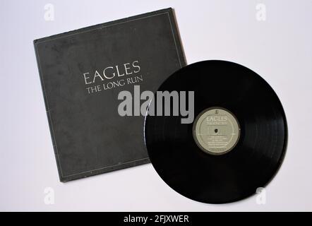 Rockband, das Eagles-Musikalbum auf Vinyl-Schallplatte. Titel: Die Lange Sicht Stockfoto