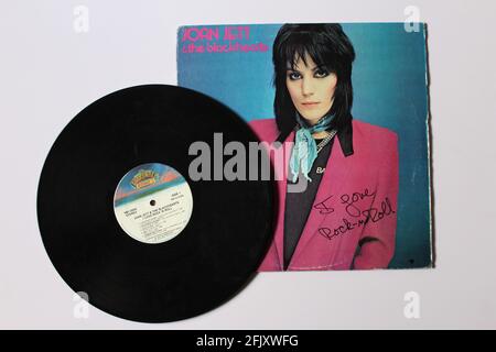 Hard Rock und Punk Rock Band, Joan Jett The Blackhearts Musikalbum auf Vinyl LP Disc. Titel: I Love Rock & Roll Stockfoto