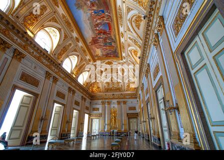 Goldene Stuckarbeiten und Deckenfresken, Königspalast von Caserta, Reggia di Caserta, eine der größten königlichen Residenzen der Welt, UNESCO World Herita Stockfoto