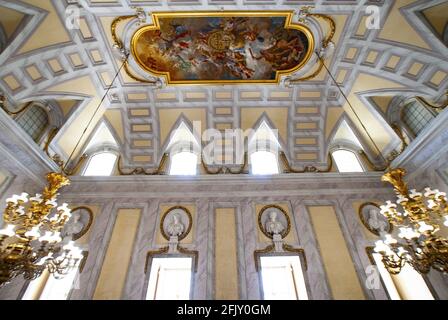 Goldene Stuckarbeiten und Deckenfresken, Königspalast von Caserta, Reggia di Caserta, eine der größten königlichen Residenzen der Welt, UNESCO World Herita Stockfoto