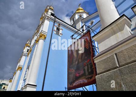 Nicht exklusiv: KIEW, UKRAINE - 26. APRIL 2021 - die erste digitale Ikone - der Retter von Chornobyl - ist im St. Michaels Golden-Domed Monast zu sehen Stockfoto