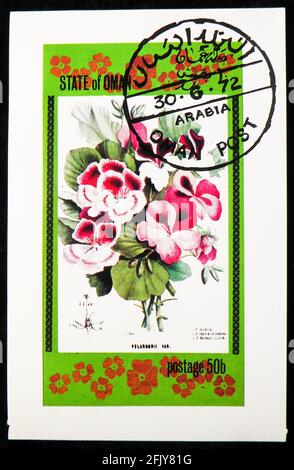 MOSKAU, RUSSLAND - 16. NOVEMBER 2019: Die im Staat Oman gedruckte Briefmarke zeigt Pelargonii var., um 1972 Stockfoto