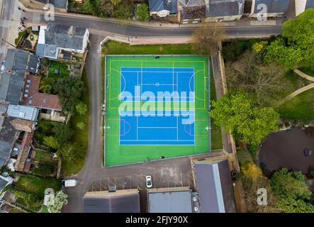 Ein Luftbild einer farbenfrohen Sportanlage im Freien in Ely, Cambridgeshire, Großbritannien Stockfoto