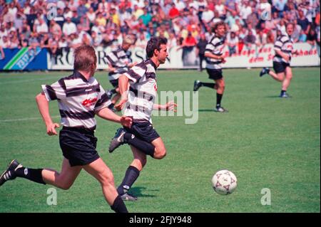 TV-Moderator Andreas Türck und weitere Prominente, anlässlich eines Benefizmatches des Sportvereins LSK, 17. Mai 1998, Lüneburg, Niedersachsen, Deutschland Stockfoto