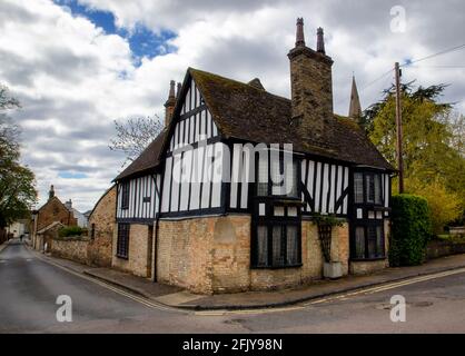 Ein altes schwarz-weißes Holzgebäude im Zentrum von Ely, Cambridgeshire, Großbritannien Stockfoto