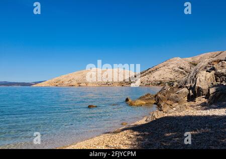 Blick auf die Stara Baska Küste im Sommer, Insel Krk. Kroatien Stockfoto