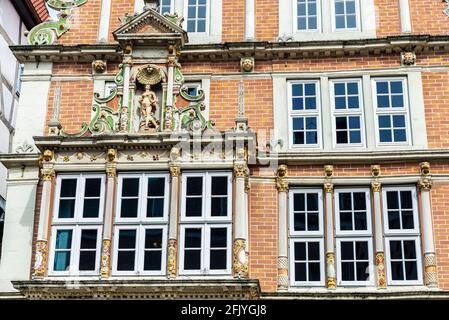 Fassade des Museums von Dempterhaus oder Leisthaus, einem alten klassischen Gebäude im Weserrenaissance-Stil in Hameln, Niedersachsen, Deutschland Stockfoto