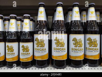 Singha Beer das original thailändische Bier im Supermarkt in Chiang Mai - THAILAND, 20. April 2021 Stockfoto