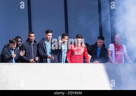 AMSTERDAM, NIEDERLANDE - APRIL 25: Nico Tagliafico von Ajax, Brian Brobbey von Ajax, Ryan Gravenberch von Ajax, Edson Alvarez von Ajax, Jurrien Timber von Stockfoto