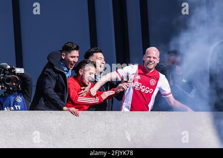 AMSTERDAM, NIEDERLANDE - 25. APRIL: Edson Alvarez von Ajax, Dusan Tadic von Ajax, Lisandro Martinez von Ajax, Davy Klaassen von Ajax während der niederländischen Eredi Stockfoto