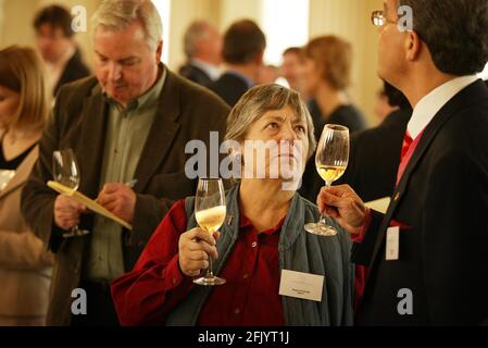 Das Champagne Information Bureau jährliche Champagner-Verkostung in der Banqueting Hall in Westminster, London pic David Sandison statt Stockfoto