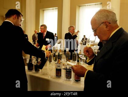 Das Champagne Information Bureau jährliche Champagner-Verkostung in der Banqueting Hall in Westminster, London pic David Sandison statt Stockfoto