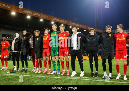 Farum, Dänemark. April 2021. Die Spieler des FC Nordsjaelland feiern nach dem 3F Superliga-Spiel zwischen dem FC Nordsjaelland und dem FC Midtjylland in Right to Dream Park in Farum. (Foto: Gonzales Photo/Alamy Live News Stockfoto