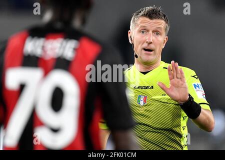 Rom, Italien. April 2021. Schiedsrichter Daniele Orsato reagiert während des Fußballspiels der Serie A zwischen SS Lazio und AC Mailand im Olimpico-Stadion in Roma (Italien), 26. April 2021. Foto Antonietta Baldassarre/Insidefoto Kredit: Insidefoto srl/Alamy Live News Stockfoto