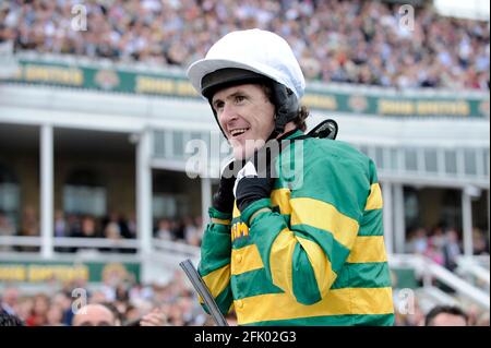 DER GRAND NATIONAL IN AINTREE. TONY MCCOY GEWINNT AUF DON'T PUSH IT. 10/4/2010. BILD DAVID ASHDOWN Stockfoto