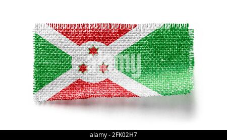 Burundi Flagge auf einem Stück Stoff auf einem weißen Hintergrund Stockfoto