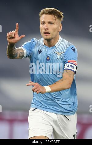 LazioÕs der italienische Stürmer Ciro immobile feiert am 26. April 2021 im Olimpico-Stadion, Roma, Italien, ein Tor beim Fußballspiel der Serie A zwischen der SS Lazio und Mailand Stockfoto