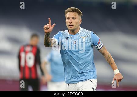 LazioÕs der italienische Stürmer Ciro immobile feiert am 26. April 2021 im Olimpico-Stadion, Roma, Italien, ein Tor beim Fußballspiel der Serie A zwischen der SS Lazio und Mailand Stockfoto