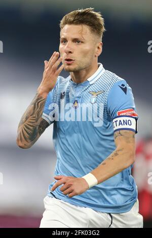 LazioÕs der italienische Stürmer Ciro immobile feiert am 26. April 2021 im Olimpico-Stadion, Roma, Italien, ein Tor beim Fußballspiel der Serie A zwischen der SS Lazio und Mailand Stockfoto