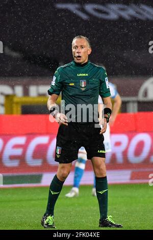 Turin, Italien. April 2021. Schiedsrichter Paolo Valeri sah während der Seria EIN Spiel zwischen dem FC Turin und dem SSC Napoli im Stadio Grande Torino in Turin, Italien. (Foto: Gonzales Photo/Alamy Live News Stockfoto