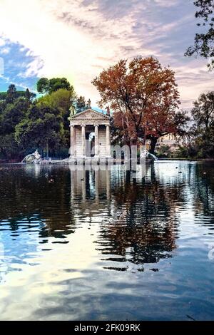 Der Aesculapius-Tempel aus dem 18. Jahrhundert, die Gärten der Villa Borghese, Rom, Latium, Italien, Europa Stockfoto