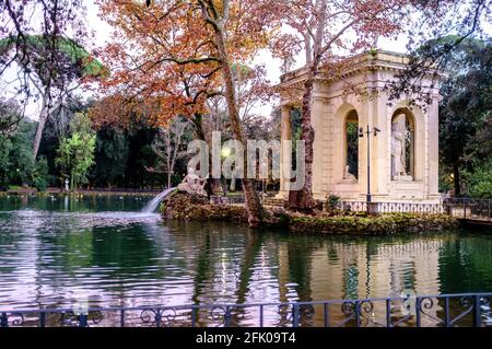 Der Aesculapius-Tempel aus dem 18. Jahrhundert, die Gärten der Villa Borghese, Rom, Latium, Italien, Europa Stockfoto