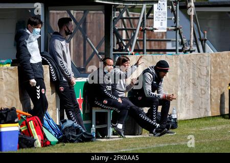 DARTFORD, Großbritannien, APRIL 25: Karen Hill, Managerin von Charlton Athletic Women während der FA Women's Championship zwischen Charlton Athletic Women und Stockfoto