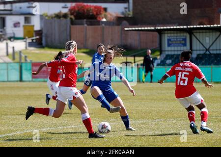 DARTFORD, Großbritannien, APRIL 25: Molly Sharpe von Durham W.F.C während der FA Women's Championship zwischen Charlton Athletic Women und Durham W. Stockfoto