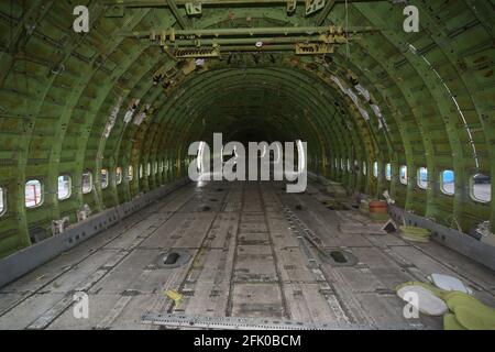 Glasgow Prestwick Airport, Prestwick, Ayrshire, Schottland, Großbritannien. Schwesterschiff zum berüchtigten Lockerbie-Flug Pan-am 103, der nach 15 Jahren auf der Skyline des Prestwick Airport abgebaut werden soll. Das pensionierte Oberdeck wird als Glamping-Pods für kranke Kinder wieder erscheinen.Sie flog erstmals 1970 mit United Airlines und wurde nach den ersten weiblichen Flughostessen in den dreißiger Jahren ‘The Original Eight’ genannt. Stockfoto