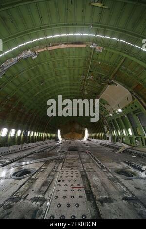 Glasgow Prestwick Airport, Prestwick, Ayrshire, Schottland, Großbritannien. Schwesterschiff zum berüchtigten Lockerbie-Flug Pan-am 103, der nach 15 Jahren auf der Skyline des Prestwick Airport abgebaut werden soll. Das pensionierte Oberdeck wird als Glamping-Pods für kranke Kinder wieder erscheinen.Sie flog erstmals 1970 mit United Airlines und wurde nach den ersten weiblichen Flughostessen in den dreißiger Jahren ‘The Original Eight’ genannt. Stockfoto