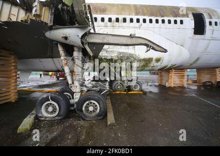 Glasgow Prestwick Airport, Prestwick, Ayrshire, Schottland, Großbritannien. Schwesterschiff zum berüchtigten Lockerbie-Flug Pan-am 103, der nach 15 Jahren auf der Skyline des Prestwick Airport abgebaut werden soll. Das pensionierte Oberdeck wird als Glamping-Pods für kranke Kinder wieder erscheinen.Sie flog erstmals 1970 mit United Airlines und wurde nach den ersten weiblichen Flughostessen in den dreißiger Jahren ‘The Original Eight’ genannt. Stockfoto