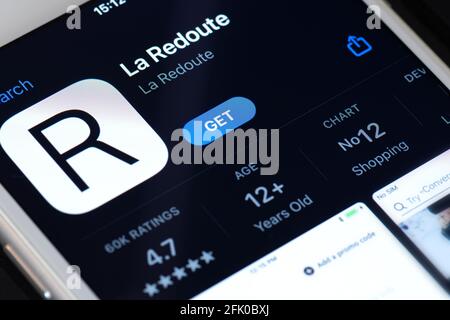Guilherand-Granges, Frankreich - 08. Februar 2021. Smartphone mit La redoute App Logo. Französisch Multi-Channel-Einzelhändler und spezialisiert sich auf Ready to Wear AP Stockfoto