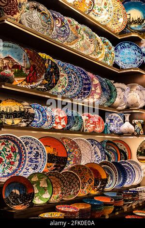 Traditionelle farbenfrohe türkische Gerichte Stockfoto