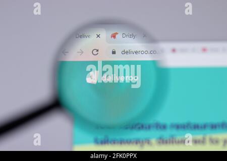 New York, USA - 26. April 2021: Deliveroo Logo close-up auf Website-Seite, illustrative Editorial Stockfoto