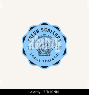 Fresh Scallops Abstract Vector Sign, Symbol oder Logo Template. Handgezeichnete Scallop Mollusk Sketch Illustration mit Premium Retro Typografie in a Frame Stock Vektor