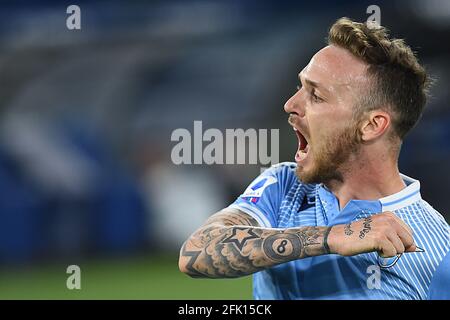 Rom, Italien. April 2021. Manuel Lazzari von der SS Lazio in Aktion während der Serie A Fußballspiel zwischen SS Lazio und AC Mailand Stadio Olimpico am 26. April 2021 in Rom, Italien. (Foto von Roberto Ramaccia/INA Photo Agency) Quelle: SIPA USA/Alamy Live News Stockfoto