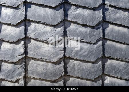 27.04.2021, Essen, Ruhrgebiet, Nordrhein-Westfalen, Deutschland - Schieferschindeln an der Wand eines Hauses in der Altstadt des Essener Stadtteils Ke Stockfoto