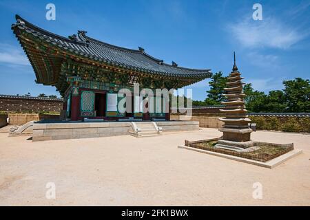 Traditionelles Gebäude am Naksansa Tempel / Lorea Stockfoto