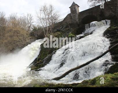 Die Touristenattraktion der Wasserfälle von COO in der Nähe von Stavelot, in den belgischen Ardennen. Mit 15m sind die Stürze die höchsten in Belgien. Stockfoto