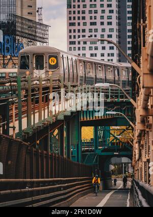 Bahnhof New York City klassische Ansicht Queens Bridge Zug Stockfoto