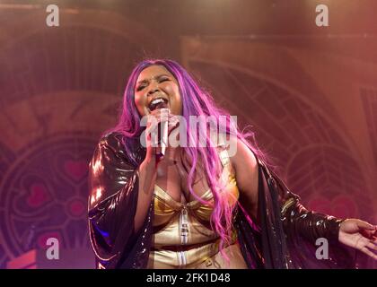 Houston, USA. Oktober 2019. Lizzo tritt am 04. Oktober 2019 in einem ausverkauften Revention Center in Houston, Texas, auf. Lizzo feiert am 27. April 2021 ihren 33. Geburtstag. (Foto von Jennifer Lake/Sipa USA) Quelle: SIPA USA/Alamy Live News Stockfoto